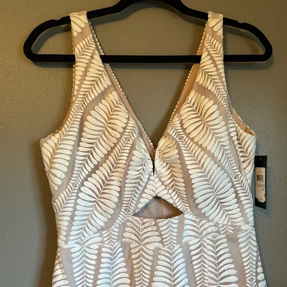 Guess Tan and White Ruffled Bodycon Midi Dress - Picture 3 of 14